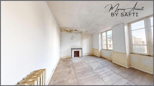 Maison de Maître, plein centre ville, 190 m², cave et dépendance