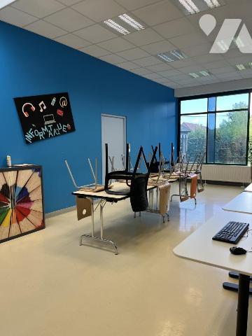 A VENDRE ENTREPOT AVEC BUREAUX ET GARAGES 