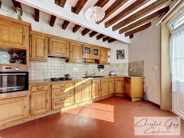 MONTVAL SUR LOIR (72) Maison de village à vendre 5 chambres, grange, appentis, cave et 1345 m² de terrain