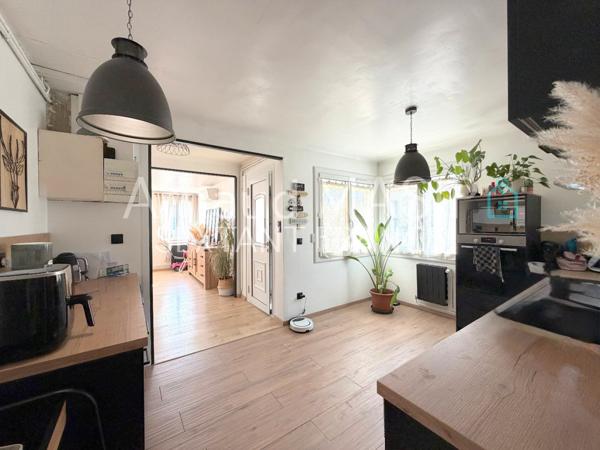 PAVILLON DE PLAIN PIED RENOVE 95M² HAB, JARDIN, TERRACES, GARAGE, ATELIER, PROCHE COMMODITES