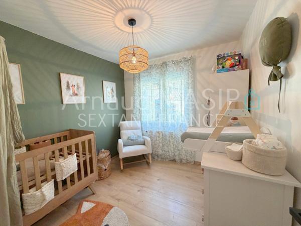PAVILLON DE PLAIN PIED RENOVE 95M² HAB, JARDIN, TERRACES, GARAGE, ATELIER, PROCHE COMMODITES