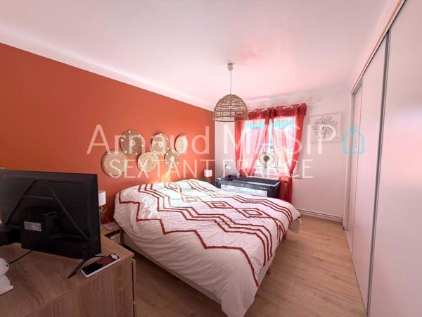 PAVILLON DE PLAIN PIED RENOVE 95M² HAB, JARDIN, TERRACES, GARAGE, ATELIER, PROCHE COMMODITES