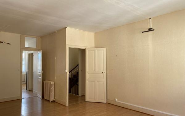 Immeuble à vendre    5 pièces • 143,49 m2 Montoire-sur-le-Loir