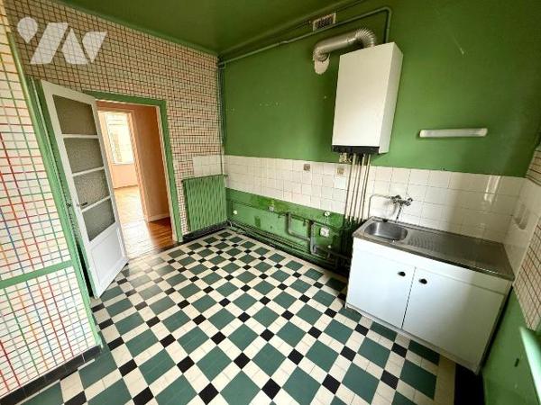 SAINT-MALO / INTRA-MUROS : Au coeur de la cité corsaire, découvrez cet appartement T4 traversan...