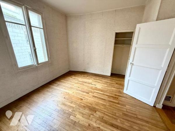 SAINT-MALO / INTRA-MUROS : Au coeur de la cité corsaire, découvrez cet appartement T4 traversan...