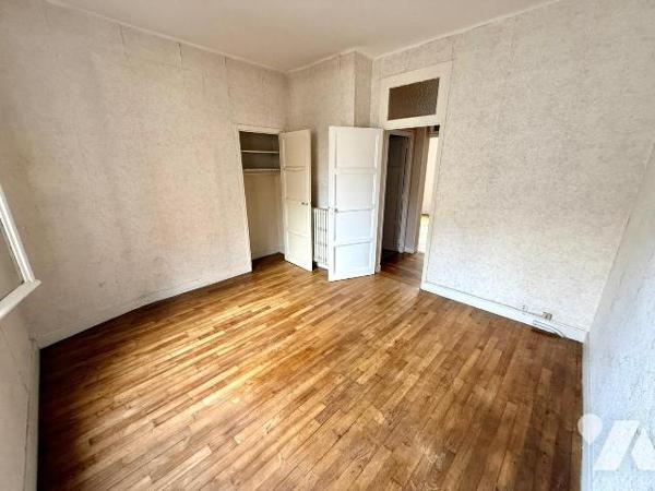 SAINT-MALO / INTRA-MUROS : Au coeur de la cité corsaire, découvrez cet appartement T4 traversan...