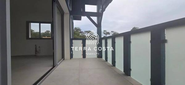 Appartement sud, dernier etage bord de l'ocean