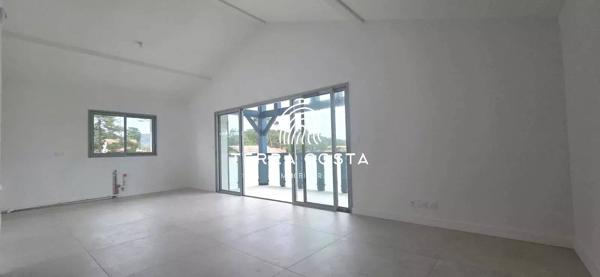 Appartement sud, dernier etage bord de l'ocean