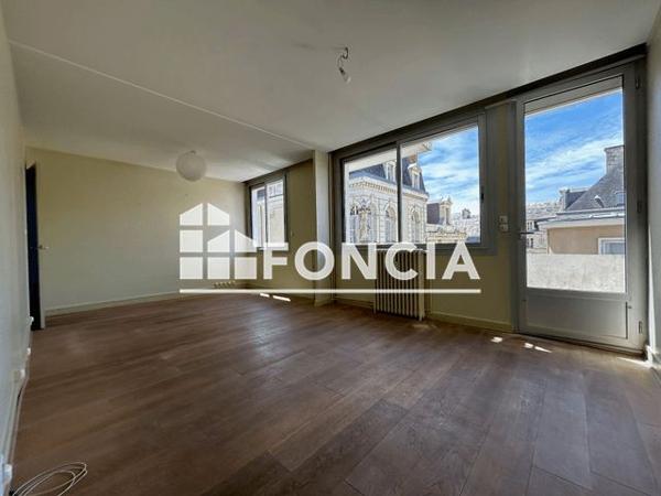 Location Appartement 3 pièces 73.1 m² - 19 RUE ST LOUIS Poitiers 86000