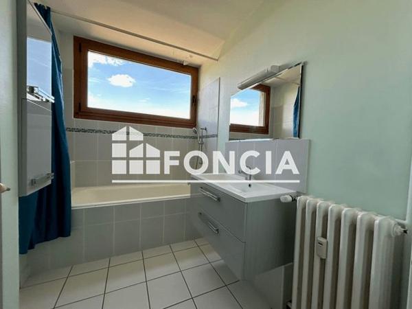 Location Appartement 3 pièces 73.1 m² - 19 RUE ST LOUIS Poitiers 86000