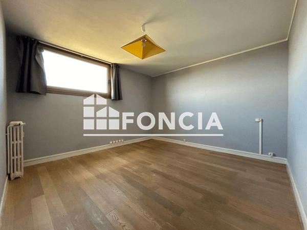 Location Appartement 3 pièces 73.1 m² - 19 RUE ST LOUIS Poitiers 86000