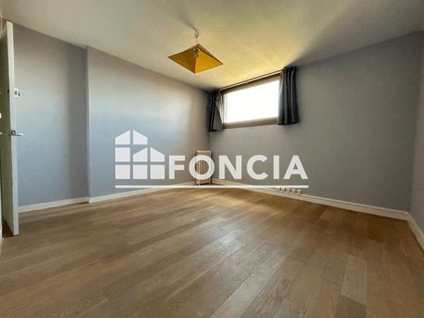 Location Appartement 3 pièces 73.1 m² - 19 RUE ST LOUIS Poitiers 86000