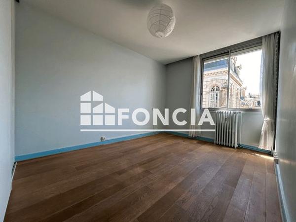 Location Appartement 3 pièces 73.1 m² - 19 RUE ST LOUIS Poitiers 86000