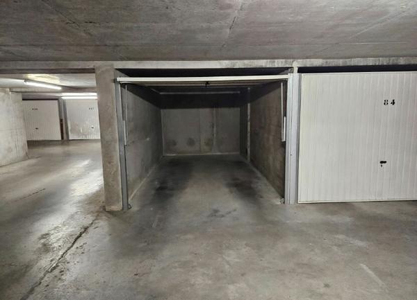 Stationnement à louer    Villeurbanne