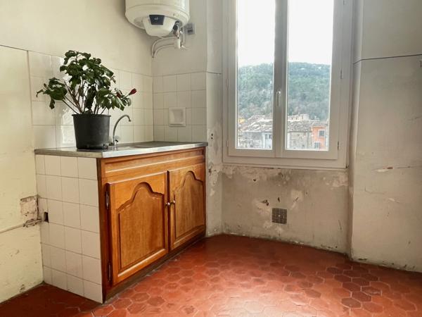 Salernes (83690) IMMEUBLE DE 5 APPARTEMENTS, JARDIN TERRASSE ET GARAGE, SALERNES CENTRE, LE VAR (83) IDEAL INVESTISSEUR