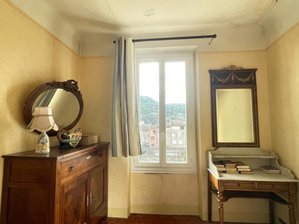 Salernes (83690) IMMEUBLE DE 5 APPARTEMENTS, JARDIN TERRASSE ET GARAGE, SALERNES CENTRE, LE VAR (83) IDEAL INVESTISSEUR