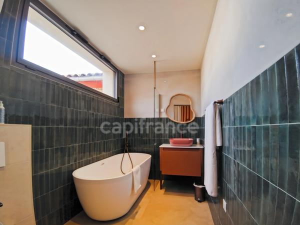 Hérault La Grande motte (34280) à vendre Murs & fonds fonds de commerce hôtel -10 ch de 200 m 2 à 100 m plage et port.