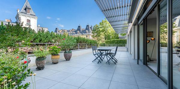 Appartement T3 avec grande terrasse et vue dégagée à Aix-les-Bains