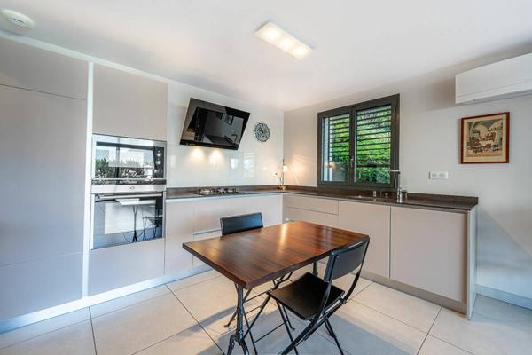 Appartement T3 avec grande terrasse et vue dégagée à Aix-les-Bains