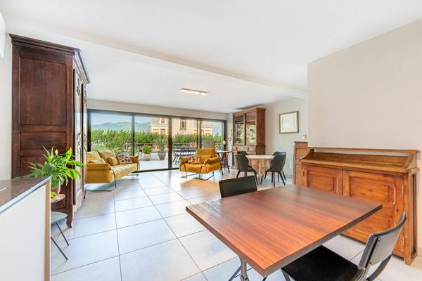 Appartement T3 avec grande terrasse et vue dégagée à Aix-les-Bains