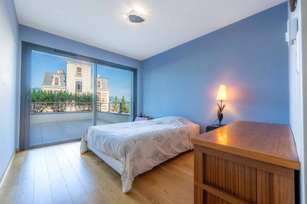 Appartement T3 avec grande terrasse et vue dégagée à Aix-les-Bains