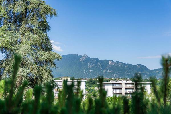 Appartement T3 avec grande terrasse et vue dégagée à Aix-les-Bains