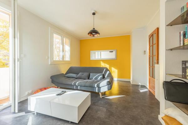 T5 de 77 m² proche métro