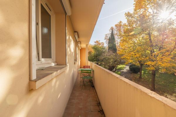 T5 de 77 m² proche métro