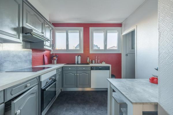 T5 de 77 m² proche métro