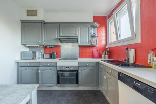 T5 de 77 m² proche métro