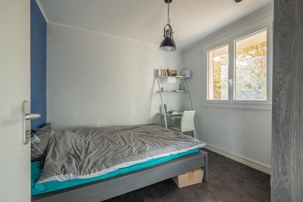 T5 de 77 m² proche métro