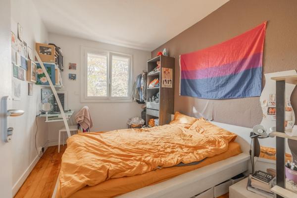 T5 de 77 m² proche métro