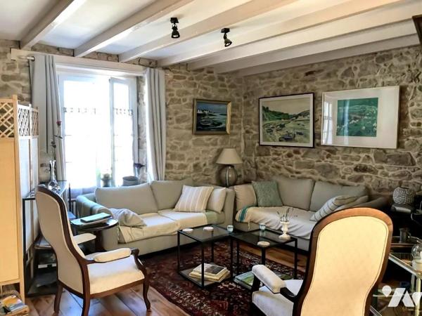 Maison ancienne entièrement rénovée - cœur de Bourg