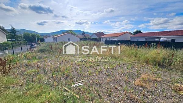 LES MARTRES DE VEYRE Terrain viabilisé de 484 m² libre de constructeur