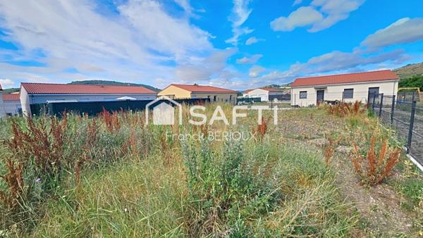 LES MARTRES DE VEYRE Terrain viabilisé de 484 m² libre de constructeur