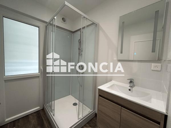 Location Appartement 3 pièces 66.86 m² - 1 RUE AUGUSTE ROUX Rochefort 17300
