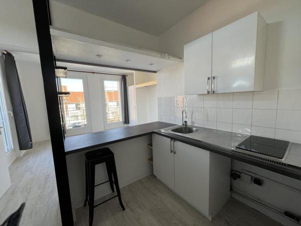 REF 12374 - 11 RUE DE VALENCIENNES - F1 AU 1ER ETAGE