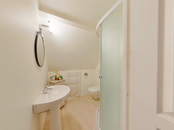 Houdan (78550) Maison familiale 4 chambres, double garages et son parc