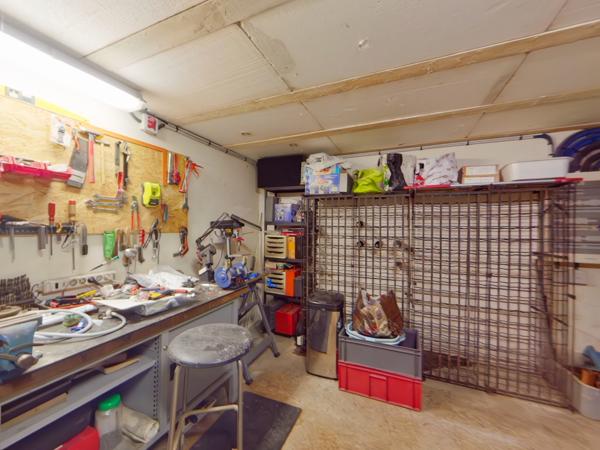 Houdan (78550) Maison familiale 4 chambres, double garages et son parc