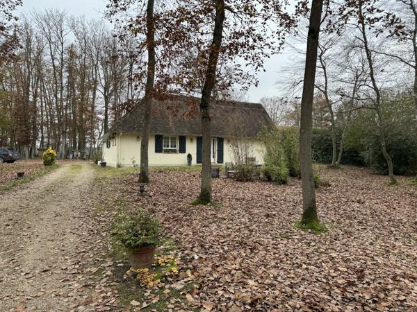 Houdan (78550) Maison familiale 4 chambres, double garages et son parc