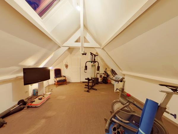 Houdan (78550) Maison familiale 4 chambres, double garages et son parc