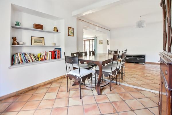 Carqueiranne, beaucoup de chambre pour cette maison proche centre et port !