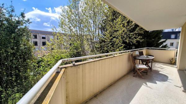 Bordeaux Croix Blanche Bel Appartement de standing vue sur jardins 3 chambres