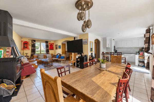 Maison
         6 pièces
        - 131 m² Exclusivité 495 000 €*