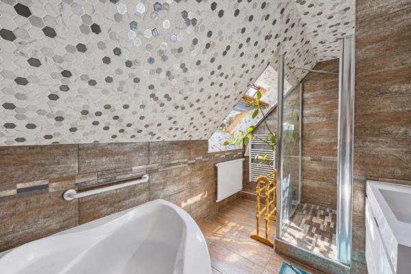 Maison
         6 pièces
        - 131 m² Exclusivité 495 000 €*