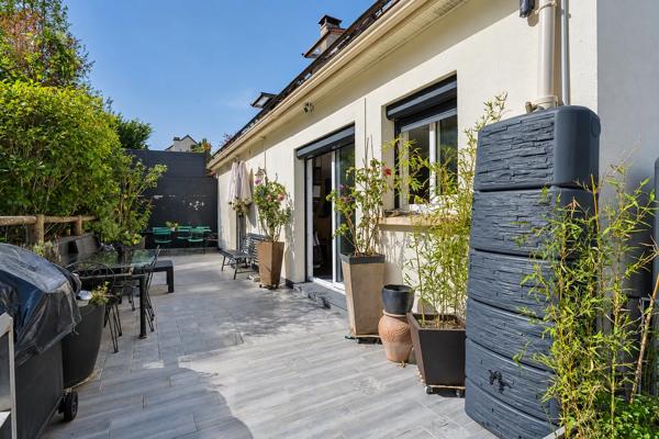 Maison
         6 pièces
        - 131 m² Exclusivité 495 000 €*