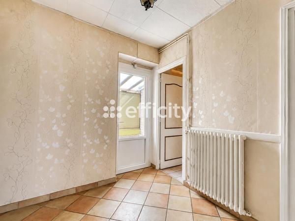 Maison
         5 pièces
        - 100 m² 116 000 € *