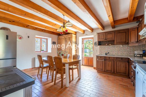 Maison à CORBONOD, 01420 - 7 pièces 215m²