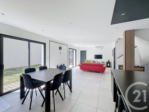Maison à vendre  5 pièces - 120 m 2   CORBAS  - 69