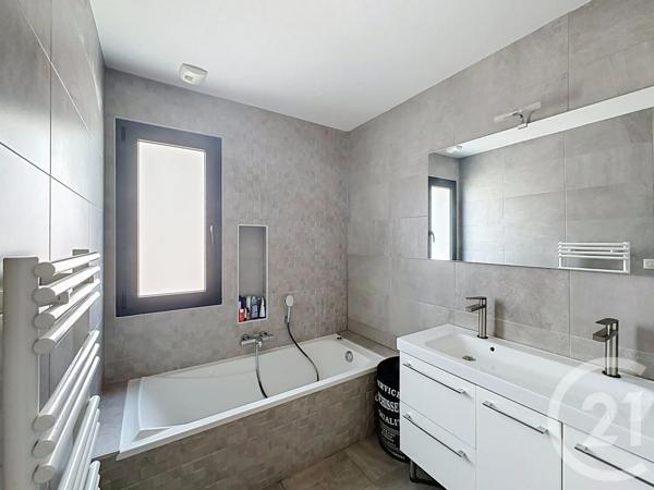 Maison à vendre  5 pièces - 120 m 2   CORBAS  - 69